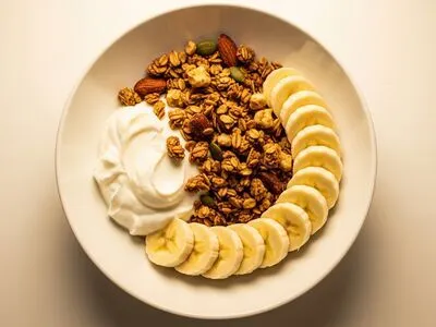 Greek yogurt bowl with berries — GLP Flow